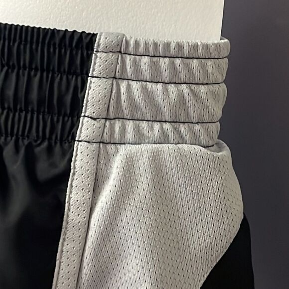 Nike Women’s Black/Gray Athletic Shorts with Built-in Drawstring Shorts- Medium - Picture 7 of 16